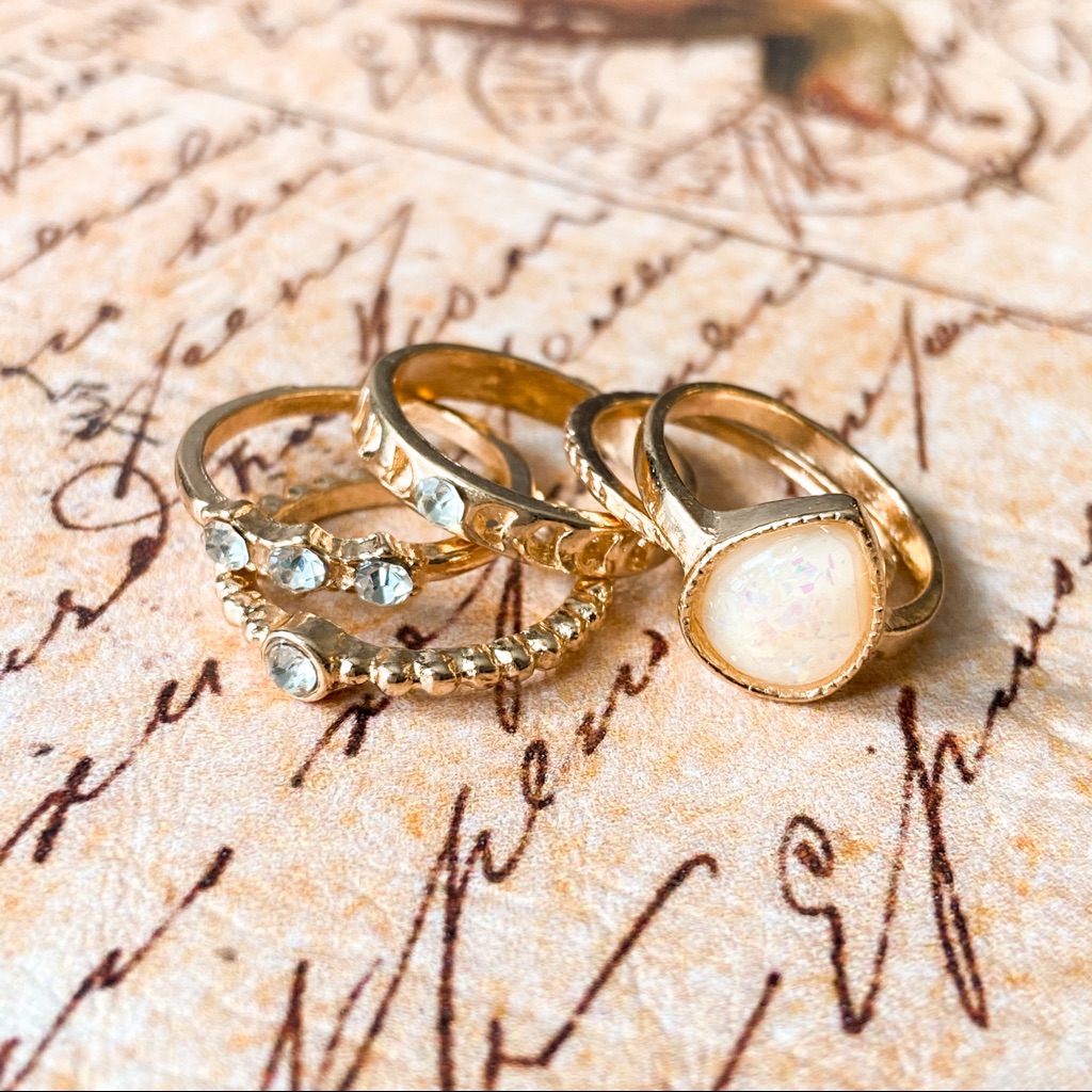 Set Of Boutique Fashion Rings 10$